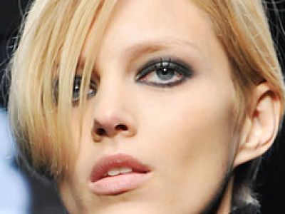 Smokey eyes – przydymiony makijaż